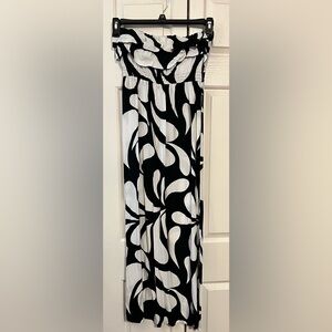 Escapada black and white strapless dress. Med